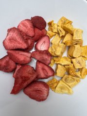 Lyofilizovaná jahoda a mango