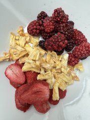 Lyofilizovaný mix - jahoda, ananas, ostružina