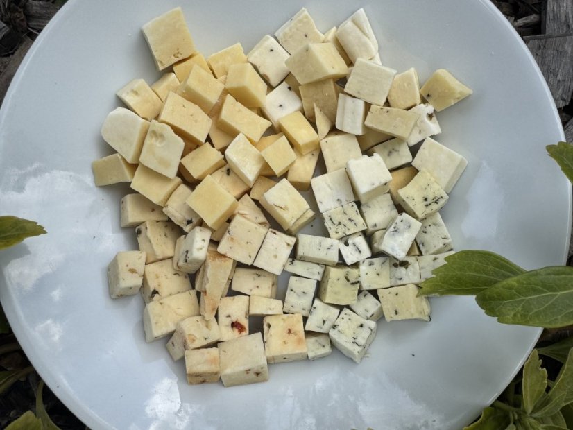 Lyofilizovaný holandský MIX sýrů (kravský s medvědím česnekem, Jalapeňo, gouda s lanýžem, čistá mladá gouda)
